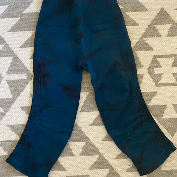 •Lululemon Wunder Under High Rise Crop• - Picture 2 of 4